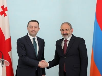 Nikol Paşinyan İrakli Qaribaşvili ilə regiondakı vəziyyəti müzakirə etdi