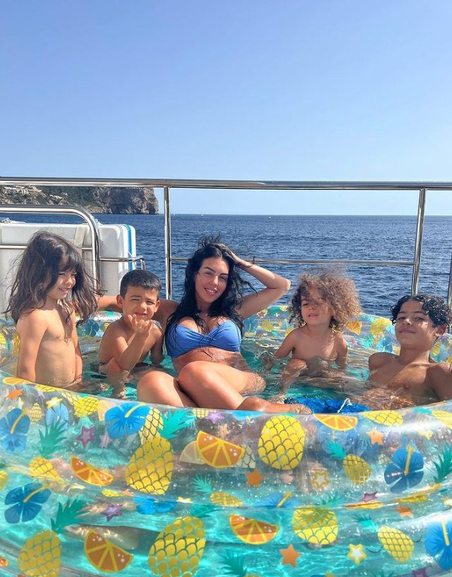 Ronaldodan ürəkdağlayan sözlər: “Uşaqlarım soruşurlar ki, qardaşımız haradadır?” - FOTO - foto 3