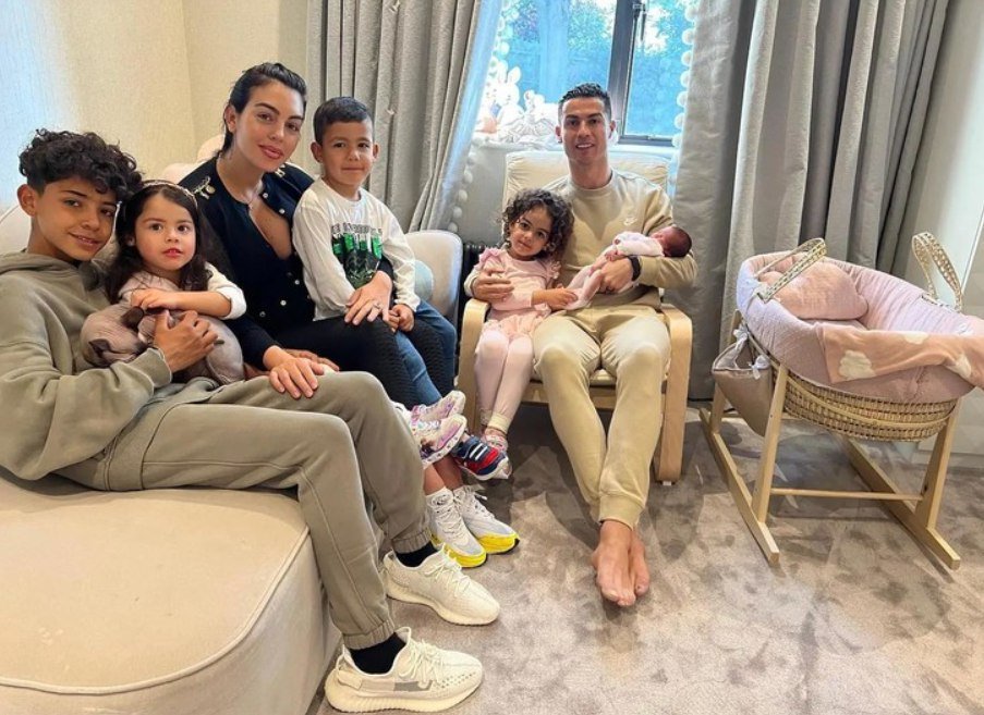 Ronaldodan ürəkdağlayan sözlər: “Uşaqlarım soruşurlar ki, qardaşımız haradadır?” - FOTO - foto 2