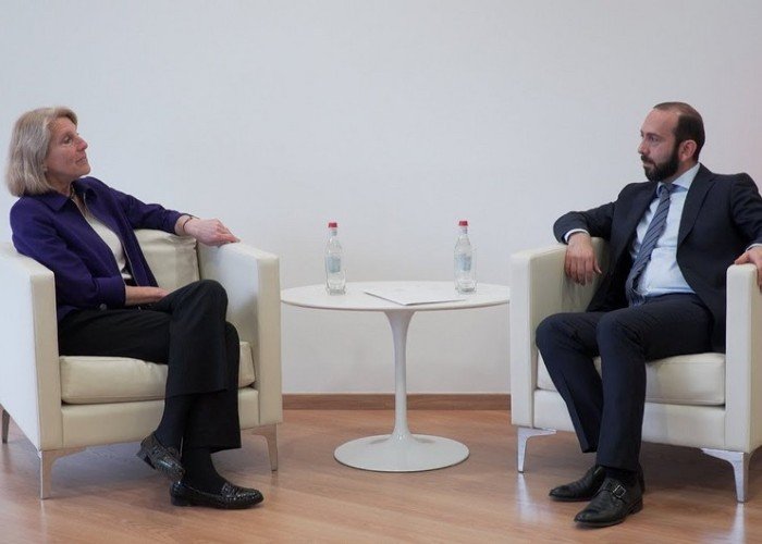 Mirzoyan ABŞ rəsmisi ilə Ermənistan və Azərbaycan arasında sərhədlərin delimitasiyasından DANIŞDI