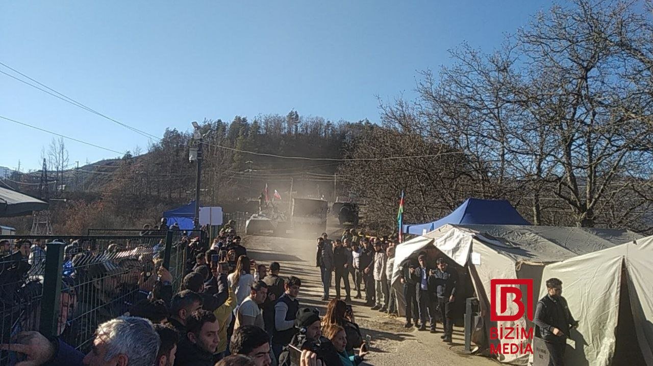 Laçın yolundan sülhməramlıların daha bir təminat karvanı keçdi - FOTO/VİDEO