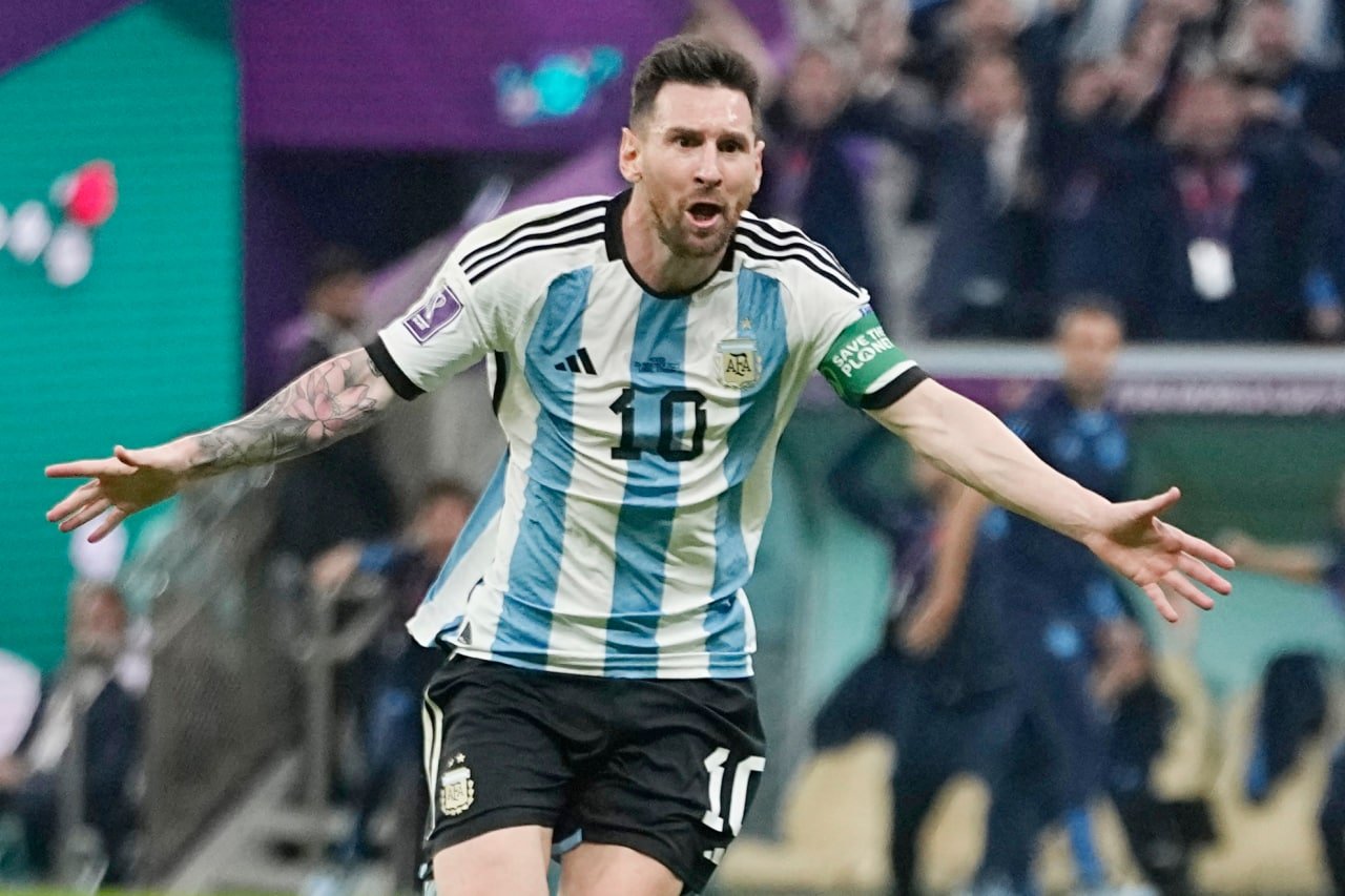 Lionel Messi final oyununun ən yaxı futbolçusu seçildi - VİDEO