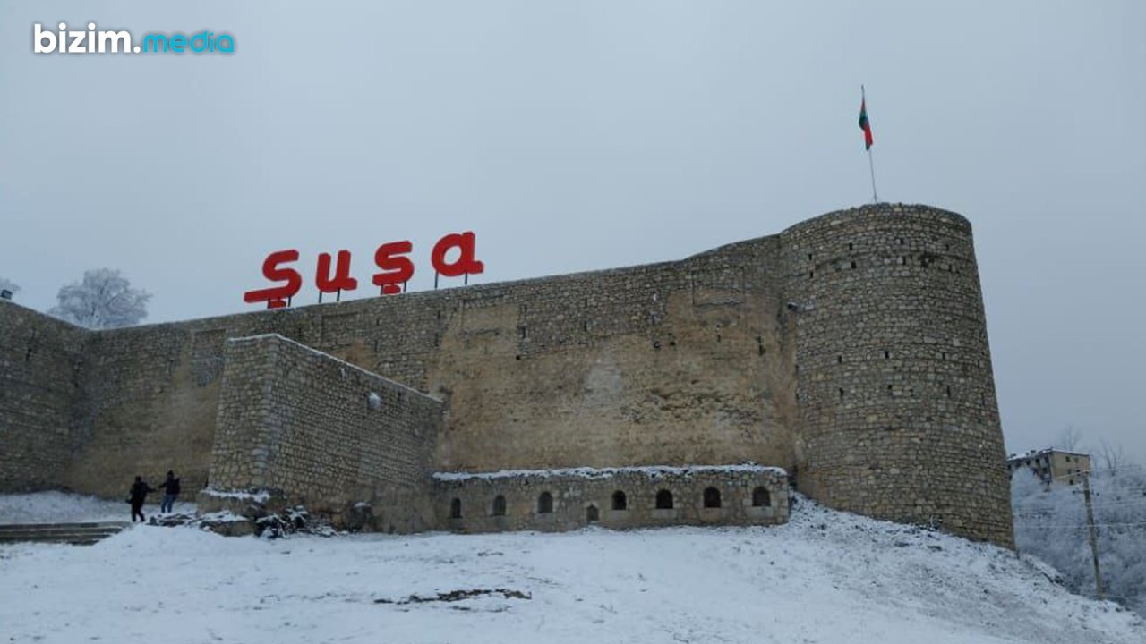 Şuşa ağ örpəkdə... - FOTO