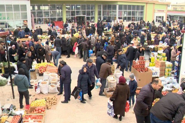 Naxçıvanın mərkəzi bazarında bayram yarmarkası quruldu - QİYMƏTLƏR  - foto 1