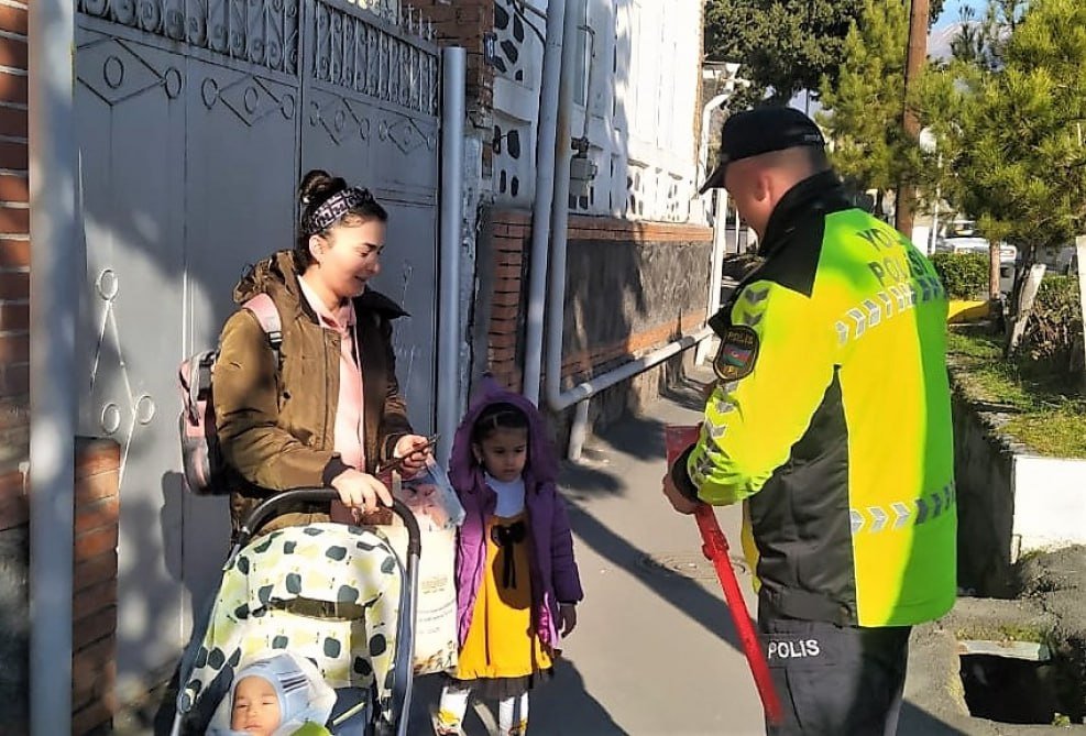 DYP əməkdaşlarından uşaqlara hədiyyə - FOTO