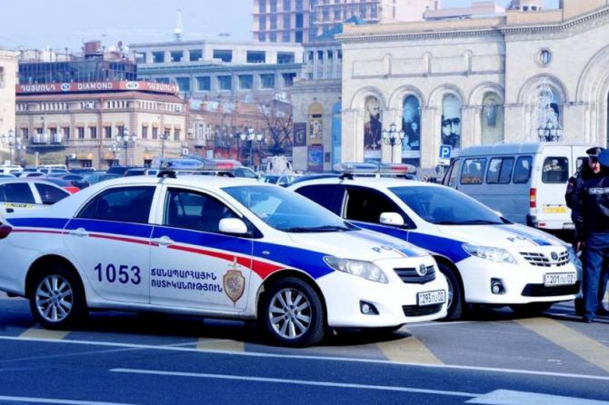 Ermənistanda polis bölməsinə qumbara atıldı 