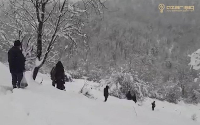 “Azərişıq” qarlı havada abonentləri işıqsız qoymadı - VİDEO 