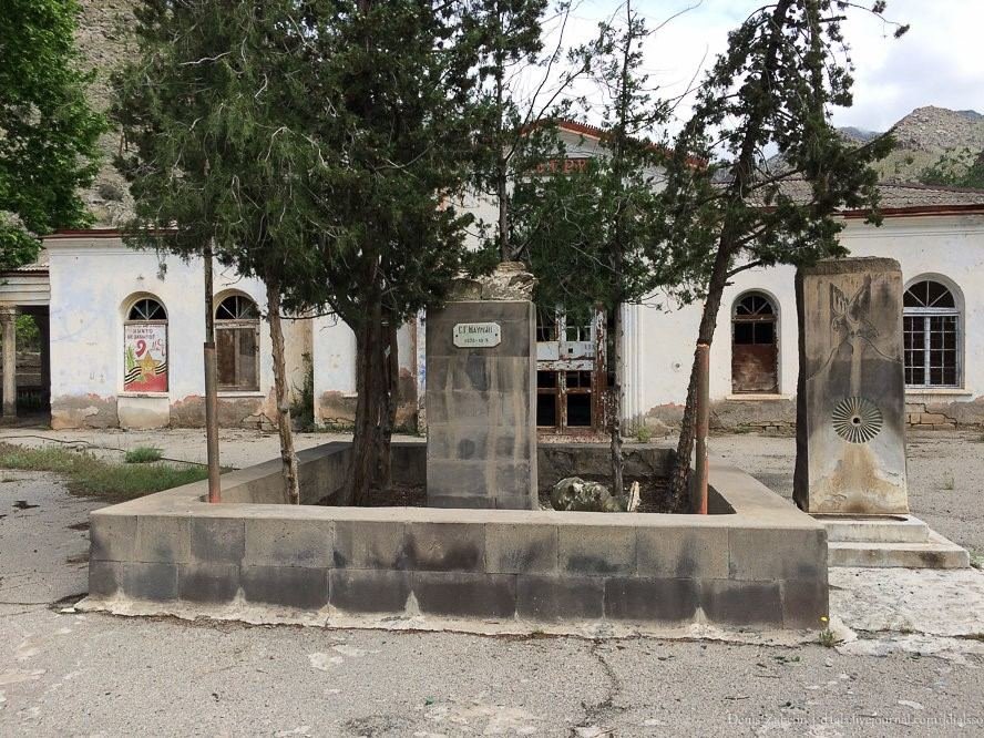 Ermənilər Mehri şəhərində yüzlərlə tarixi abidələrimizi dağıdıb - FOTOFAKT - foto 5