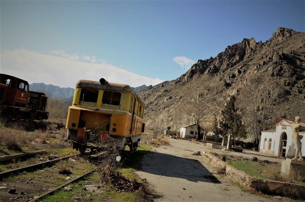 Ermənilər Mehri şəhərində yüzlərlə tarixi abidələrimizi dağıdıb - FOTOFAKT - foto 2