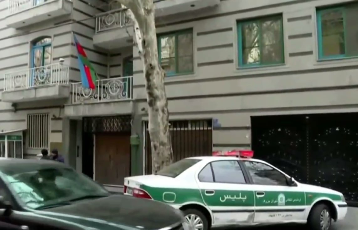 Hazırda Azərbaycanın İrandakı səfirliyinin önündə vəziyyət - VİDEO 