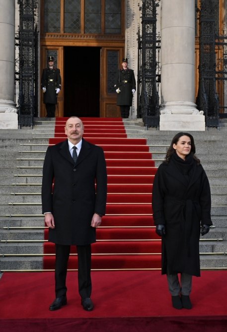 İlham Əliyevin Budapeştdə rəsmi qarşılanma mərasimi - FOTO/VİDEO - foto 4