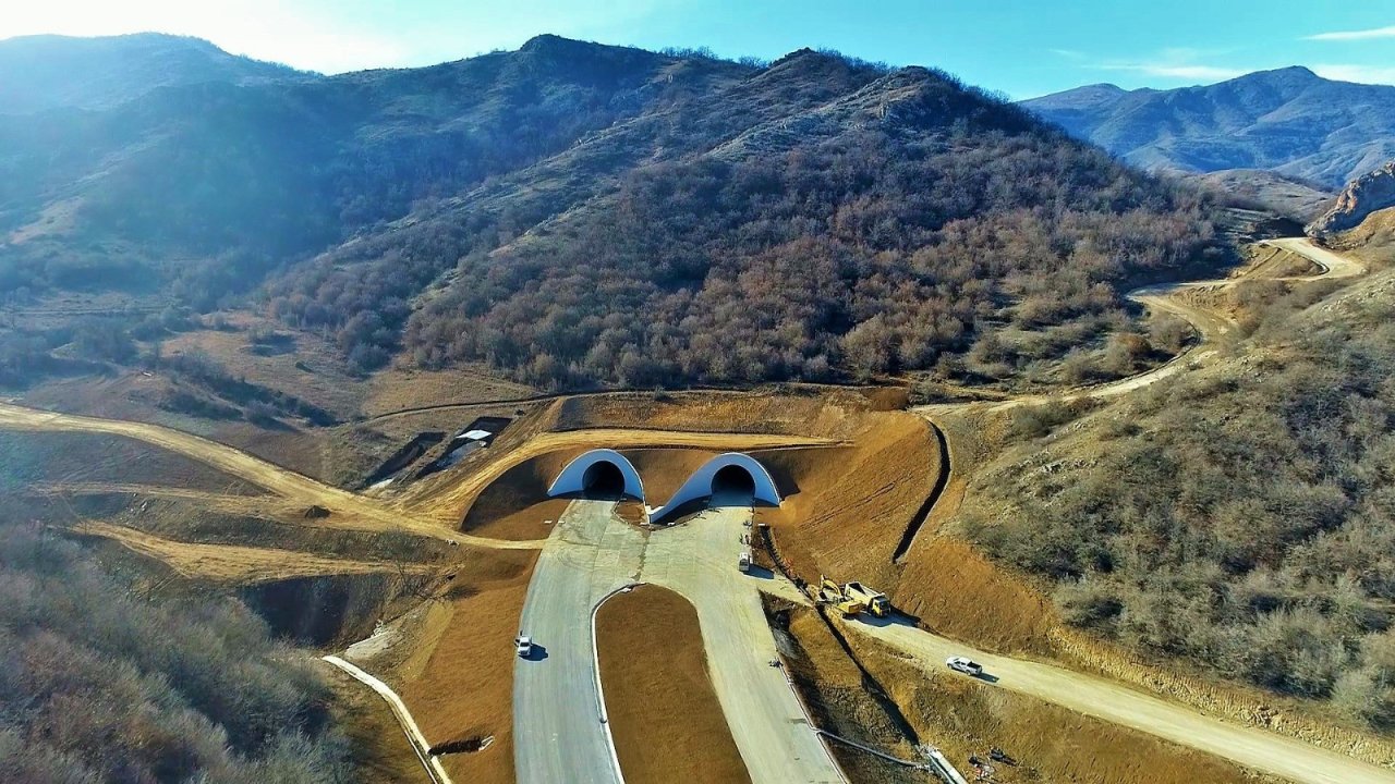 Şuşaya çəkilən yeni magistral yol  – FOTOLAR-VİDEO - foto 11
