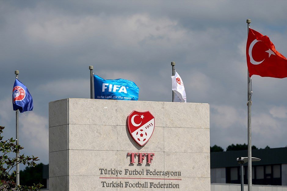 Türkiyədə bütün futbol oyunları marta qədər təxirə salındı