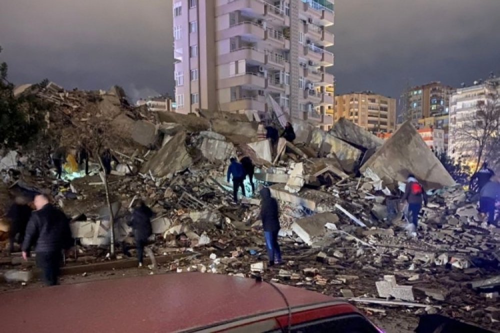 110-cu saatda baş verən MÖCÜZƏ: Ana və körpəsi XİLAS EDİLDİ - VİDEO
