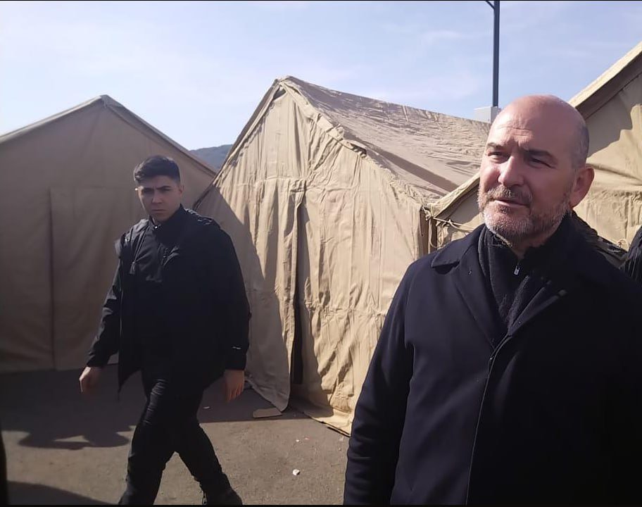 Süleyman Soylu Kahramanmaraşda Azərbaycan xilasedicilərinin qaldığı əraziyə gəldi