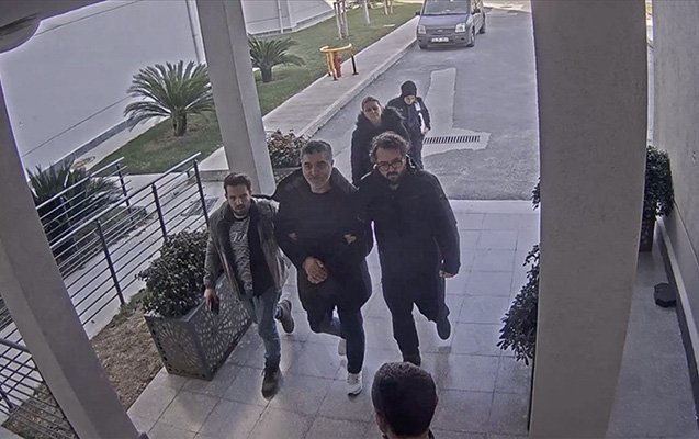 Türkiyədə uçan binalarla bağlı həbs olunan podratçıların SAYI - FOTO - foto 1