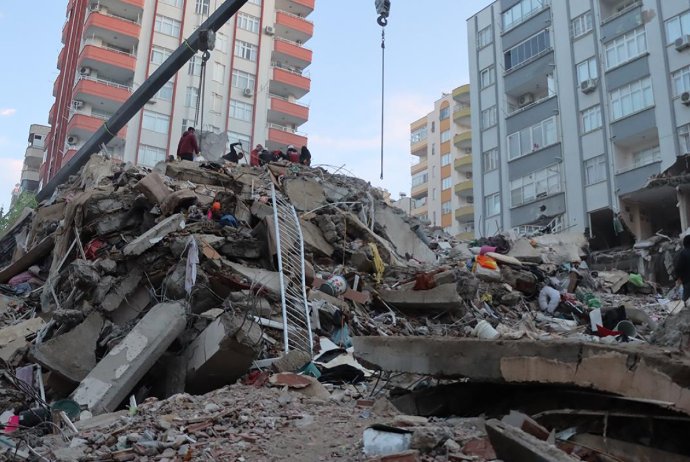 Türkiyədə zəlzələdən dağılan binalara görə 612 nəfər araşdırıldı Türkiyədə zəlzələdən dağılan binalara görə 612 nəfər araşdırıldı