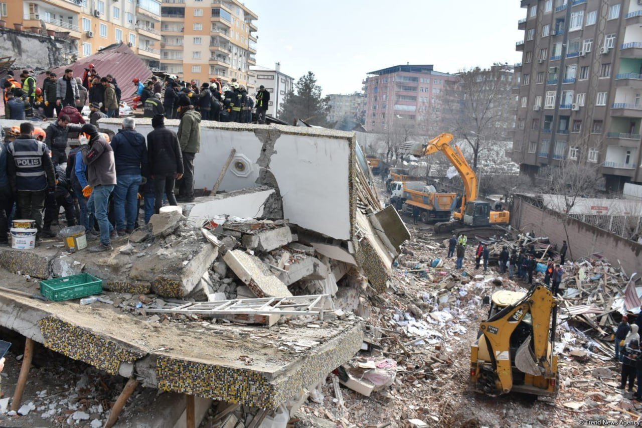 Türkiyədə dağılan binalara görə 249 nəfər həbs edilib