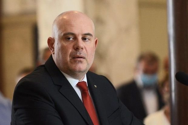 Bolqarıstanın baş prokuroru Azərbaycanın Korrupsiyaya qarşı Mübarizə Baş İdarəsinin təcrübəsindən DANIŞDI Bolqarıstanın baş prokuroru Azərbaycanın Korrupsiyaya qarşı Mübarizə Baş İdarəsinin təcrübəsindən DANIŞDI