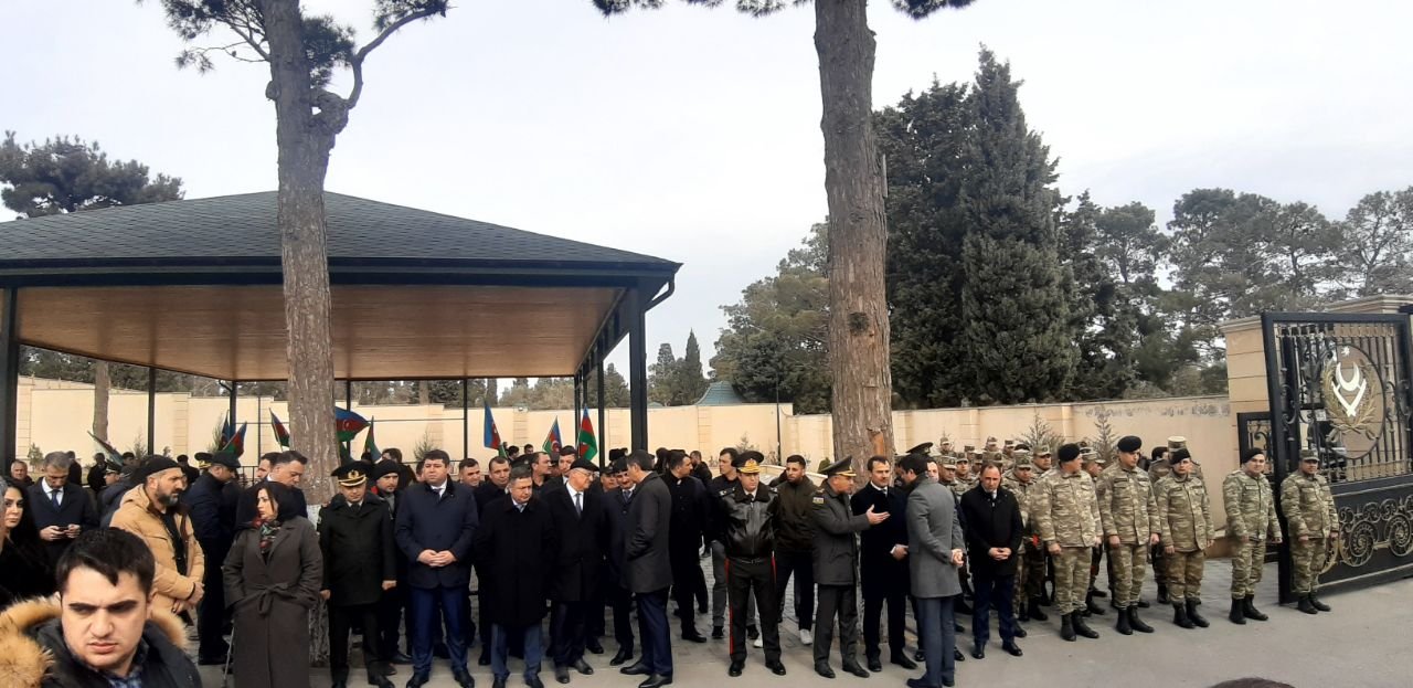 Şəhriyar Əlibəylinin nəşi Şəhidlər xiyabanına gətirildi - FOTO/VİDEO - foto 6