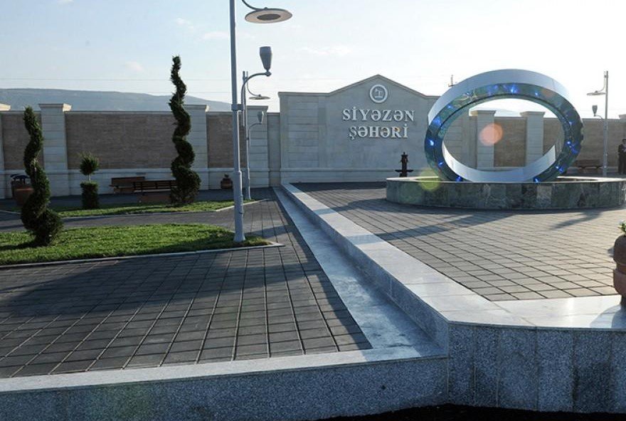 Siyəzəndə güclü külək icra nümayəndəliyinin binasını qəzalı vəziyyətə SALDI - FOTO
