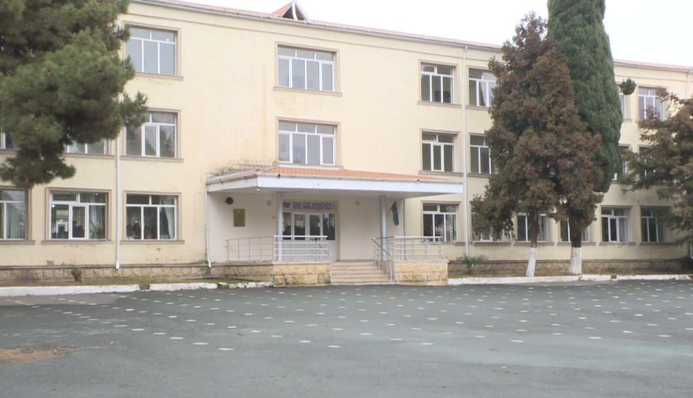 Bakı məktəbində İNSİDENT – Araya girən direktor müavini XƏSARƏT aldı