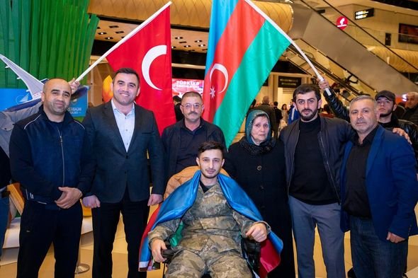 Türkiyədə müalicə alan daha bir qazimiz Vətənə qayıdıb - FOTO 