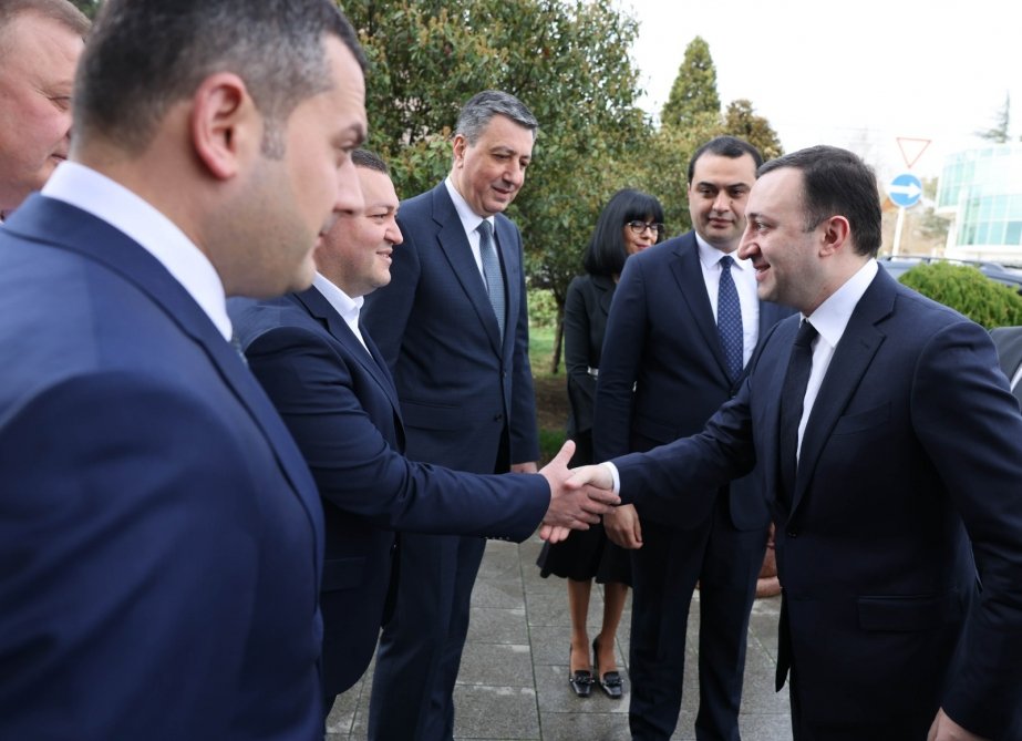 Gürcüstan Baş naziri Marneulidə azərbaycanlı ağsaqqallarla görüşdü – FOTO - foto 2