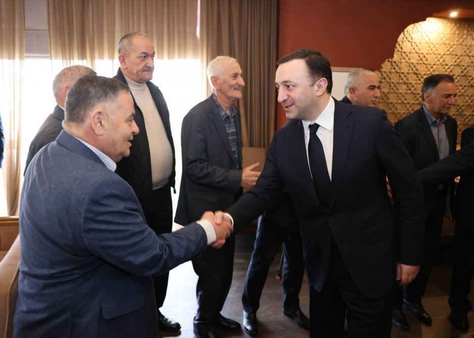 Gürcüstan Baş naziri Marneulidə azərbaycanlı ağsaqqallarla görüşdü – FOTO - foto 1