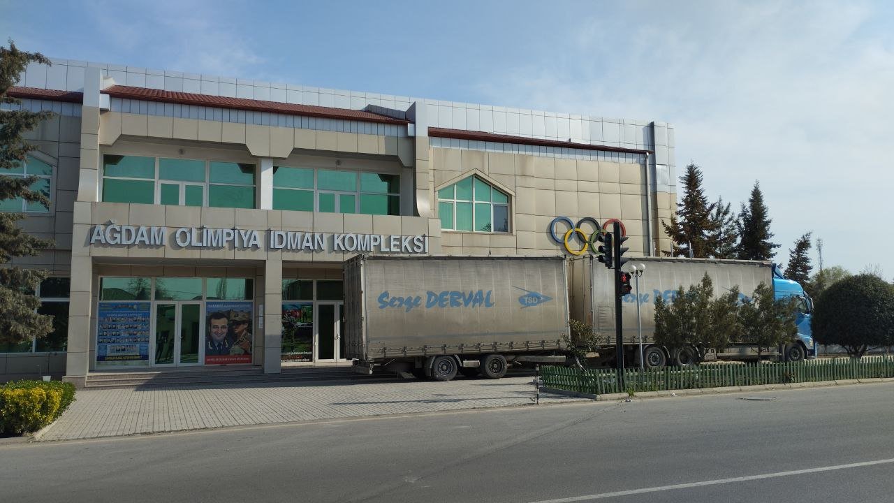 Ağdamdan növbəti yardım maşını Türkiyəyə yola DÜŞÜR - FOTO  - foto 1