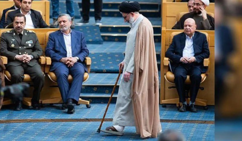 ETTELAAT-ın rəhbəri rəsmi tədbirə tərliklə gəldi - FOTO