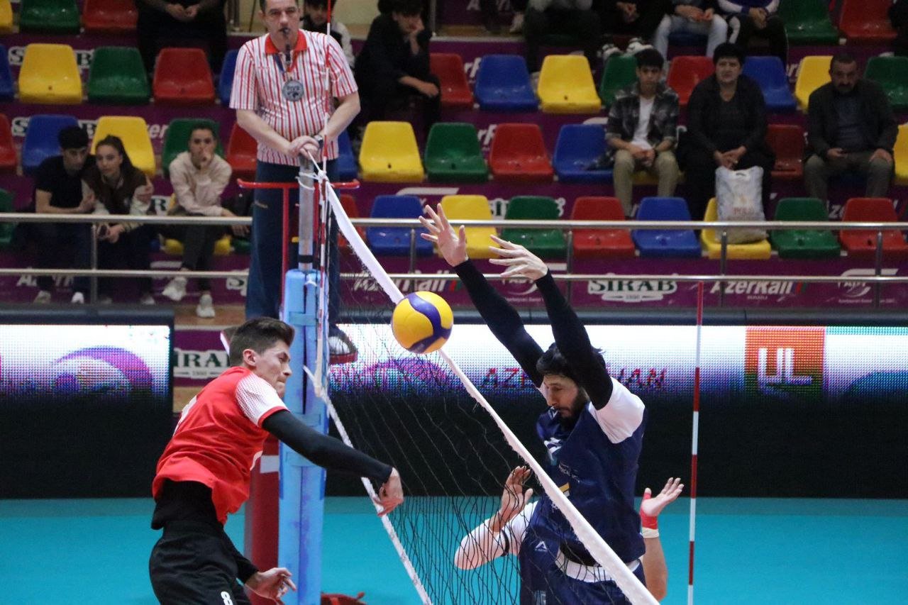 “Murov” və “Xarı Bülbül” yarımfinalda qələbə qazandı “Murov” və “Xarı Bülbül” yarımfinalda qələbə qazandı