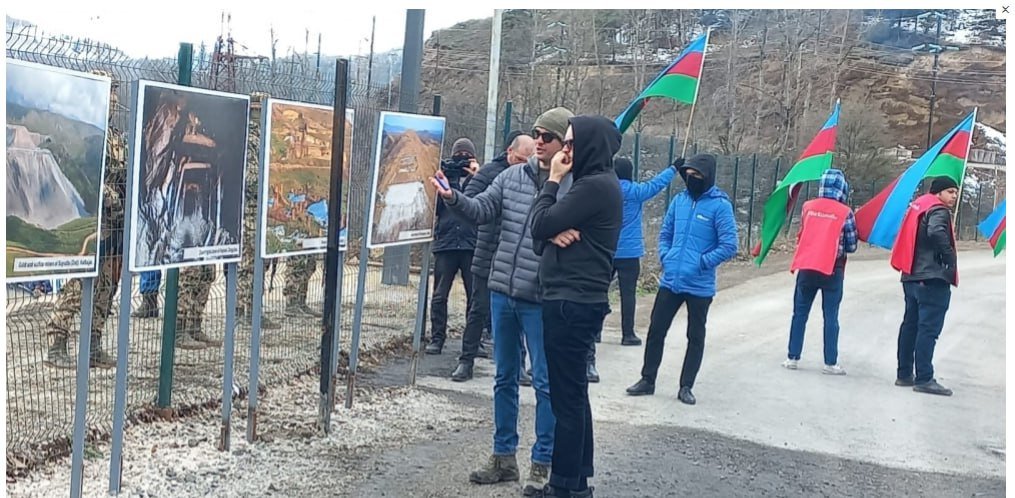 Xarici jurnalistlər Xankəndi-Laçın yolunun açıq olduğuna şahidlik etdilər - FOTO - foto 3