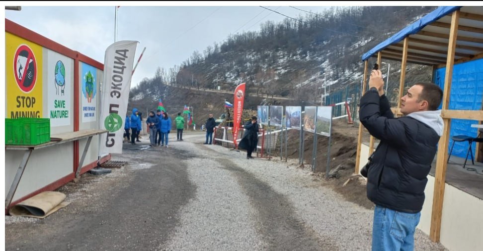 Xarici jurnalistlər Xankəndi-Laçın yolunun açıq olduğuna şahidlik etdilər - FOTO - foto 5