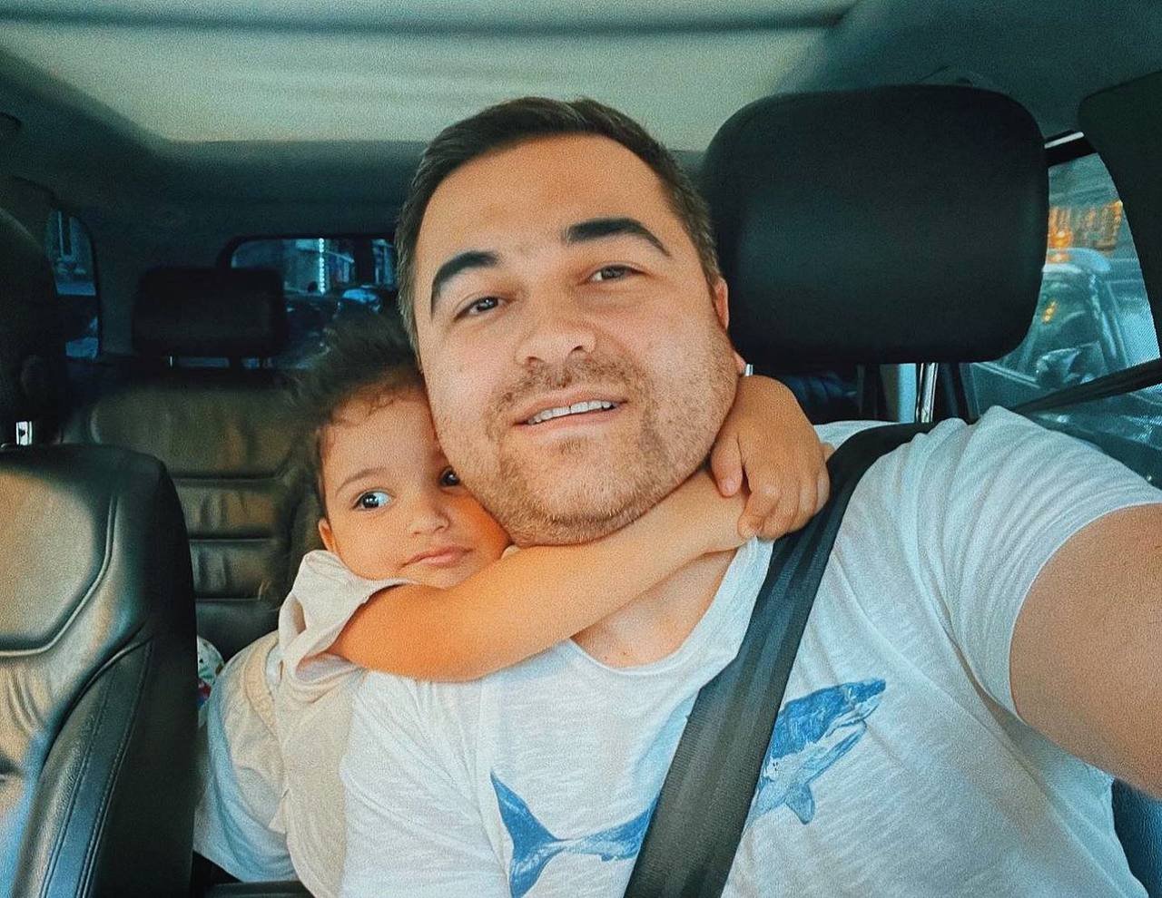 İlkinin qızı yıxılıb, barmağını sındırdı - FOTO