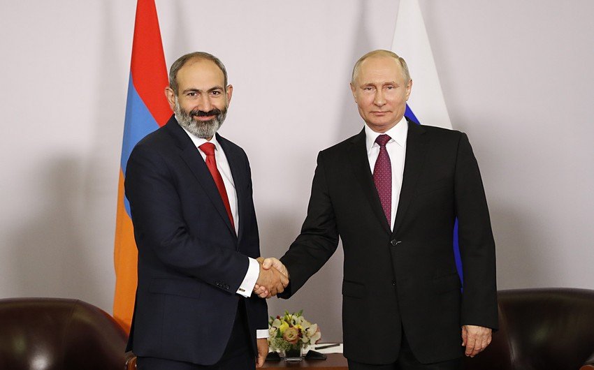 Putin Paşinyanla Laçın yolundakı vəziyyəti müzakirə edib