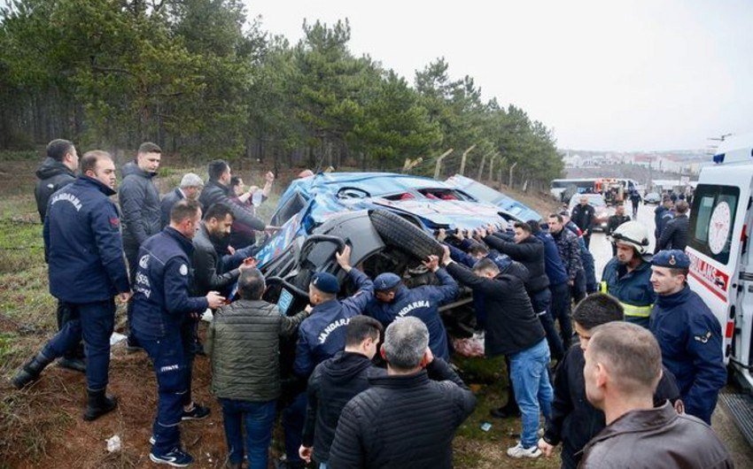 Türkiyədə hərbçilərin olduğu avtobus qəzaya UĞRADI - 12 yaralı - FOTO Türkiyədə hərbçilərin olduğu avtobus qəzaya UĞRADI - 12 yaralı - FOTO