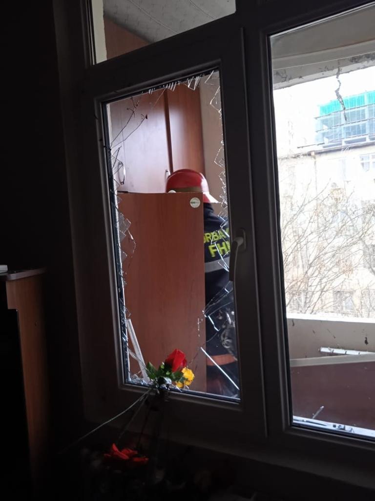 Bakıda çoxmərtəbəli binada partlayış olub, yaralı var - FOTO/VİDEO - foto 4