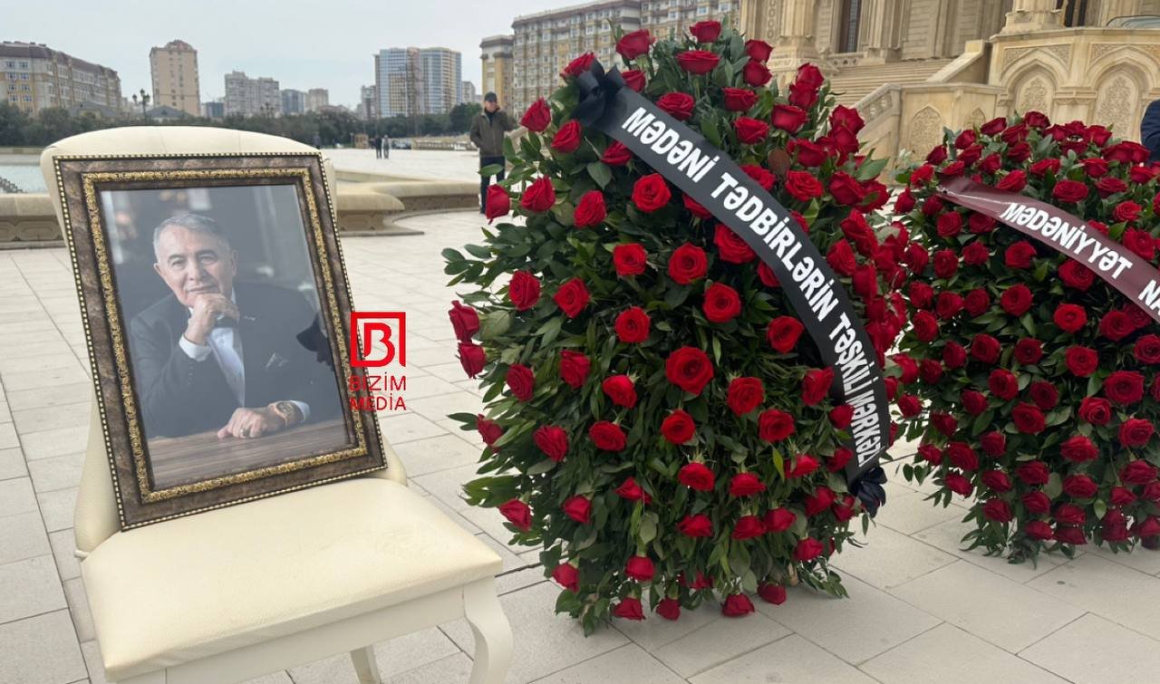 Mədəniyyət Nazirliyi Aftandil İsrafilovun vida mərasiminə əklil göndərdi - FOTO Mədəniyyət Nazirliyi Aftandil İsrafilovun vida mərasiminə əklil göndərdi - FOTO