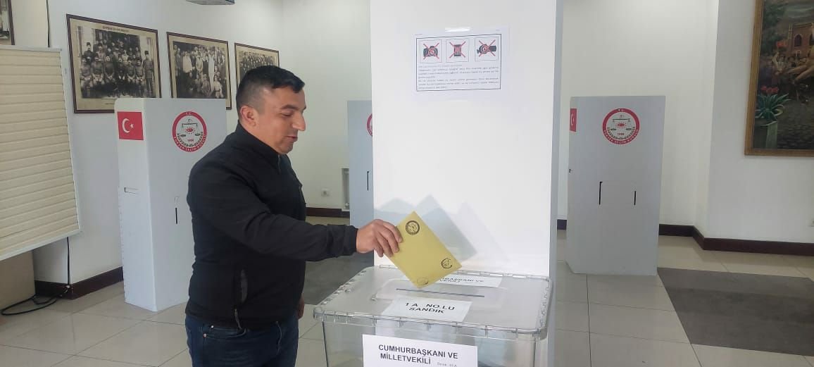 Türkiyənin Gəncədəki Baş konsulluğunda səsvermə yekunlaşır Türkiyənin Gəncədəki Baş konsulluğunda səsvermə yekunlaşır