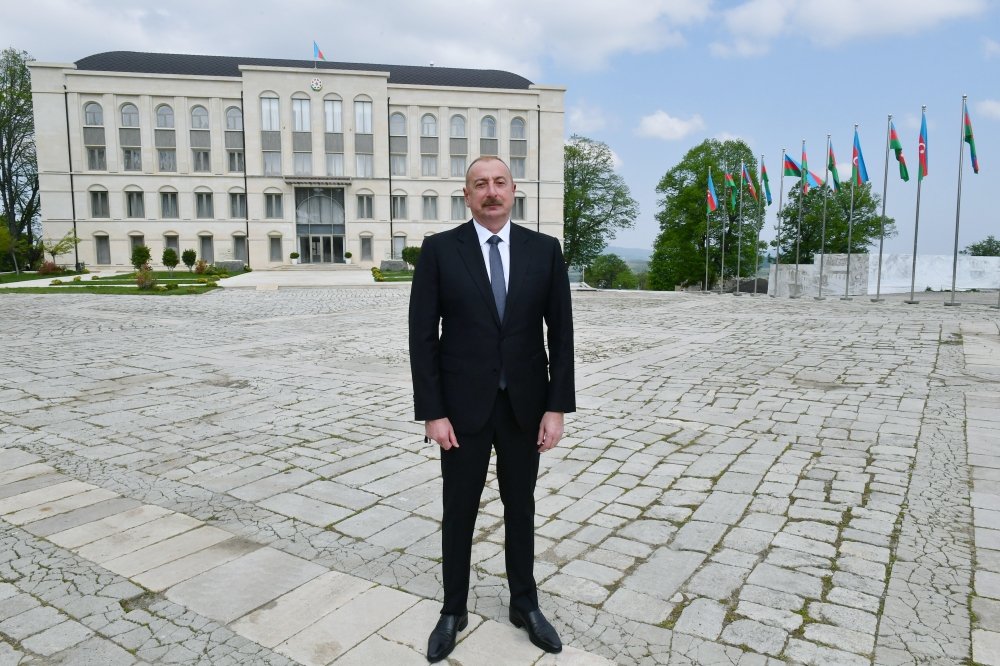 Dövlət başçısı: “Qarabağ və Şərqi Zəngəzurda 10 kəndin təməli qoyulub” - VİDEO Dövlət başçısı: “Qarabağ və Şərqi Zəngəzurda 10 kəndin təməli qoyulub” - VİDEO