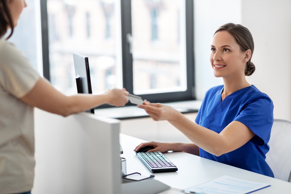 Fiziki şəxslərə tibbi yardıma görə nağd ödəniş MƏHDUDİYYƏTİ QOYULUR