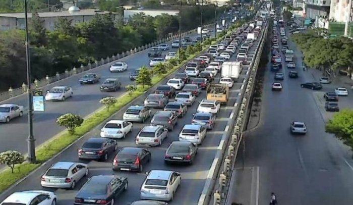 Paytaxt yollarında SON VƏZİYYƏT: 192 avtobus gecikir Paytaxt yollarında SON VƏZİYYƏT: 192 avtobus gecikir