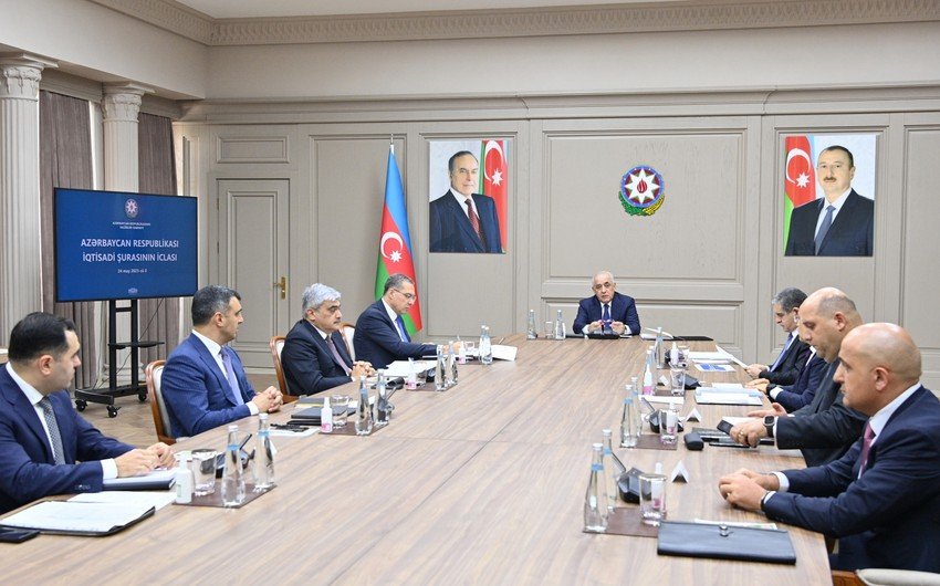 Əli Əsədov İqtisadi Şuranı toplayıb, sosial-iqtisadi artım proqnozlarını MÜZAKİRƏ ETDİ Əli Əsədov İqtisadi Şuranı toplayıb, sosial-iqtisadi artım proqnozlarını MÜZAKİRƏ ETDİ