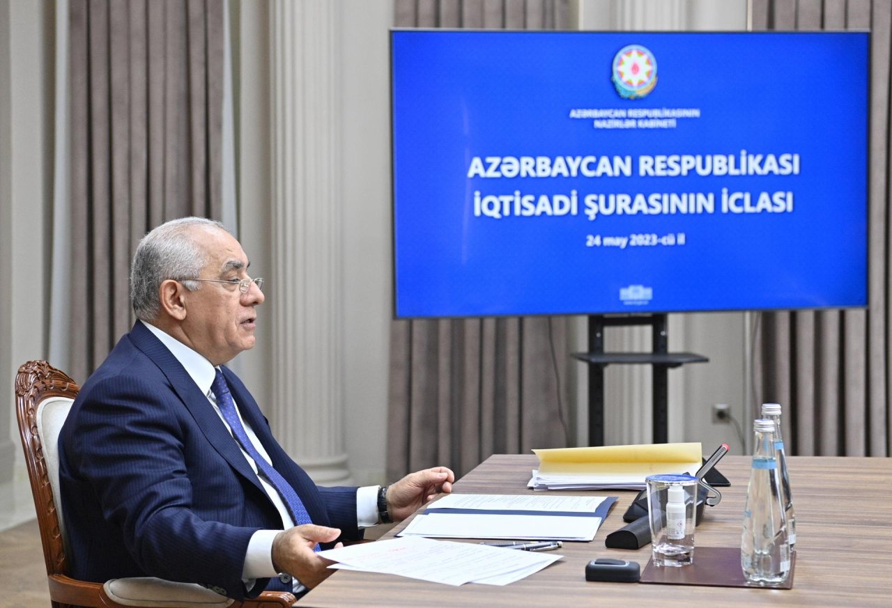 Əli Əsədov İqtisadi Şuranı toplayıb, sosial-iqtisadi artım proqnozlarını MÜZAKİRƏ ETDİ - foto 1
