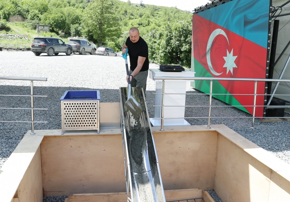 Prezident Kəlbəcərin Yanşaq və Zallar kəndlərinin TƏMƏLİNİ QOYDU - FOTO/VİDEO