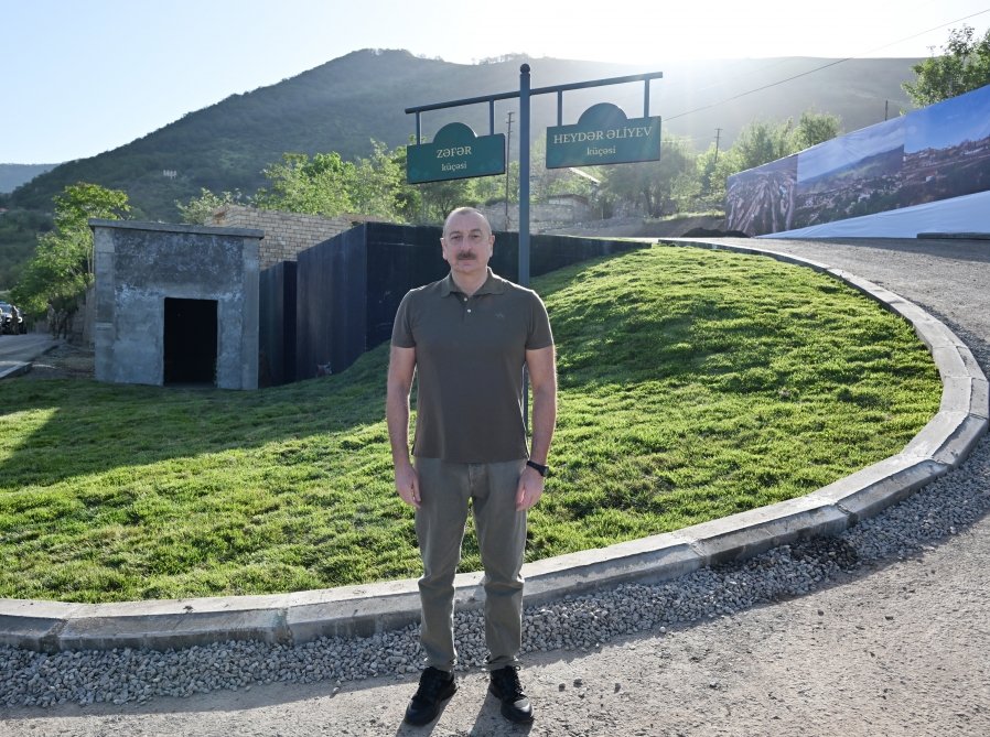 İlham Əliyev Laçında bu küçələrin lövhələrinin açılışını edib - FOTO