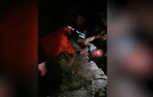 Naxçıvanda hündürlükdən yıxılan şəxs belə xilas EDİLDİ - VİDEO 