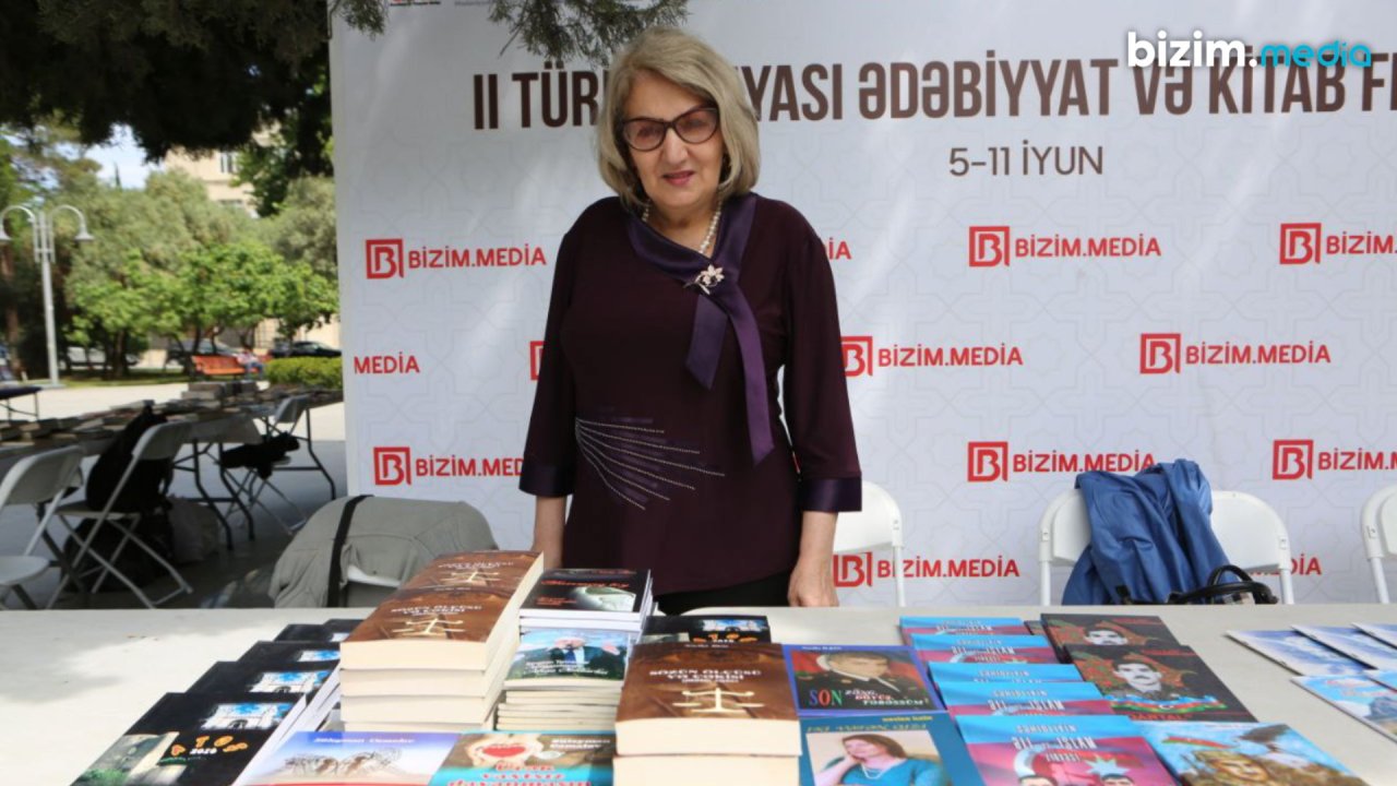 Prezident mükafatçısı Nəcibə İlkinin imza saatı keçirilib – FOTO Prezident mükafatçısı Nəcibə İlkinin imza saatı keçirilib – FOTO