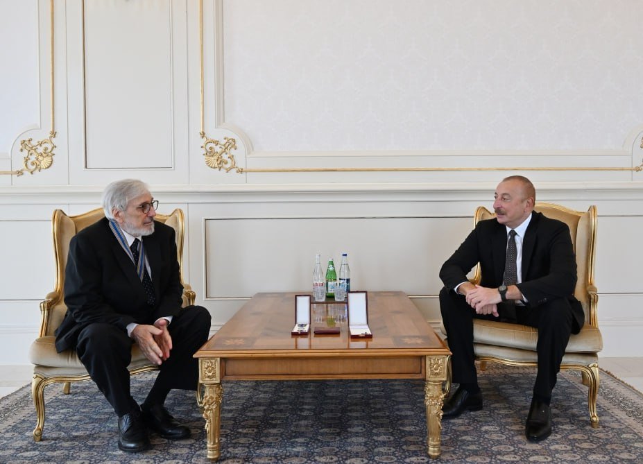 İlham Əliyev Oqtay Mirqasımova “İstiqlal” ordenini təqdim etdi - FOTO - foto 2
